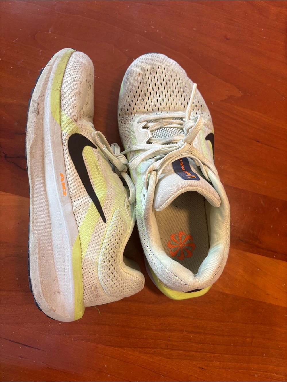 Nike White and Yellow Lightweight Running Sneakers with Black Swoosh